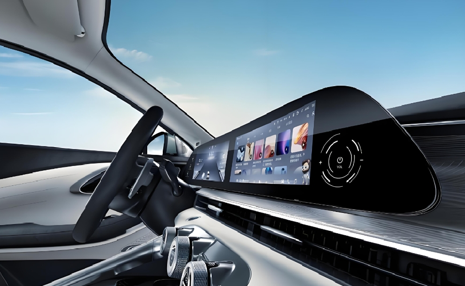2026年中国乘用车市场前座舱OLED屏搭载量预计同比增长18%
